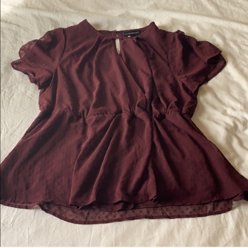 Flutter sleeve cinched waist .